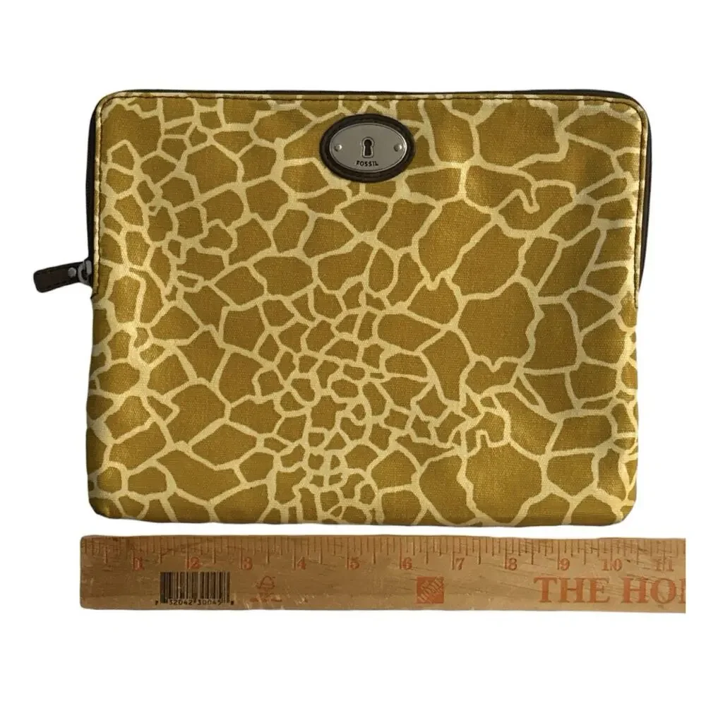 Fossil Key-Per Coated Canvas Zipper Giraffe Print Tablet iPad Case